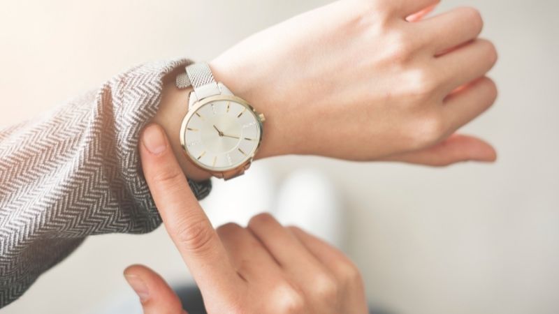 Đeo đồng hồ vừa vặn với cổ tay